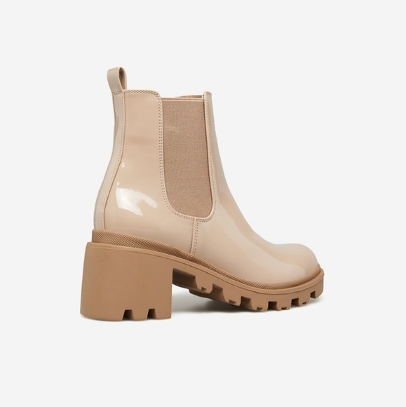 Shoe Dazzle Size 9 Tan Faux Patent Leather Lug Booties - Picture 3 of 3